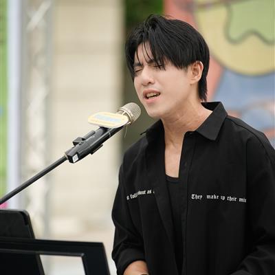 黃譽韶Caryson